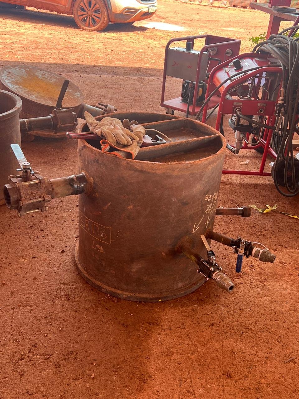 Equipamento técnico Flutrol preparado para teste hidrostático